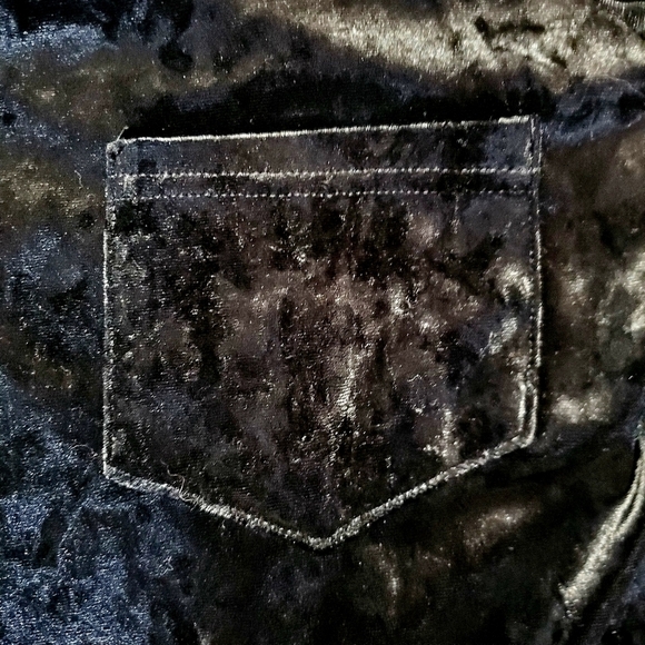 Y2K 90's Crush Velvet Goth Women's Tee Medium Tunic Spring & Mercer Black V-Neck - Picture 3 of 4